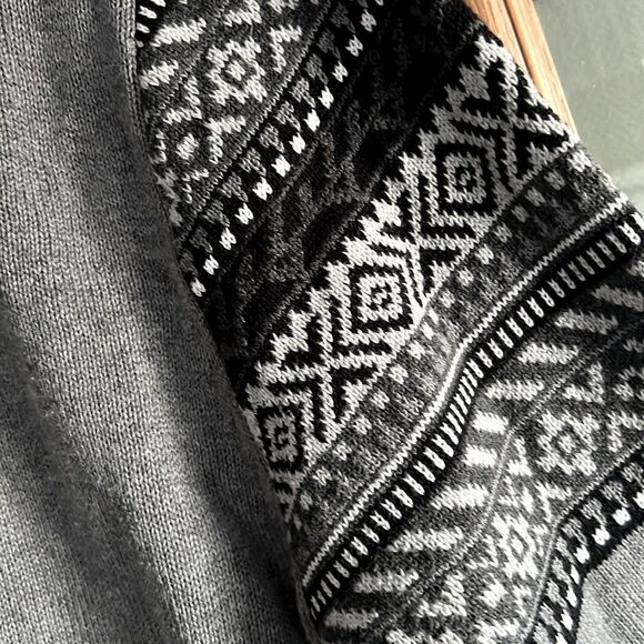 Aeropostale Gray V-neck Cardigan Fair Isle Sweater Unisex - Picture 8 of 9